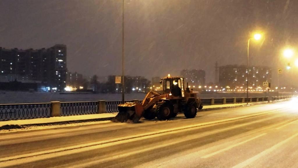 Смольный не готов к приходу в Петербург нового снежного циклона