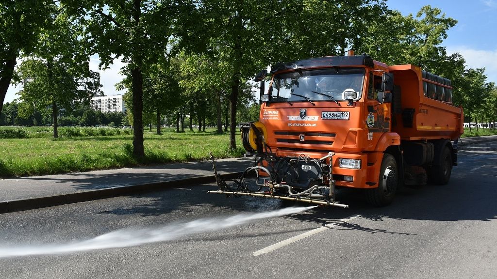 За выходные в Петербурге убрали 570 кубометров мусора