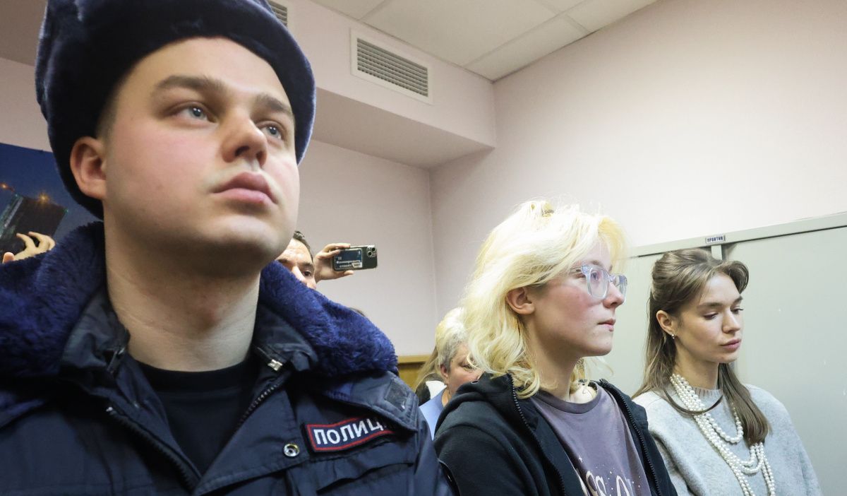 Уличная певица Логинова вновь арестована в Петербурге на 13 суток Уличная певица Логинова вновь арестована в Петербурге на 13 суток