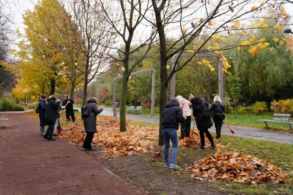 Более 170 тысяч петербуржцев приняли участие в общегородском осеннем субботнике Более 170 тысяч петербуржцев приняли участие в общегородском осеннем субботнике