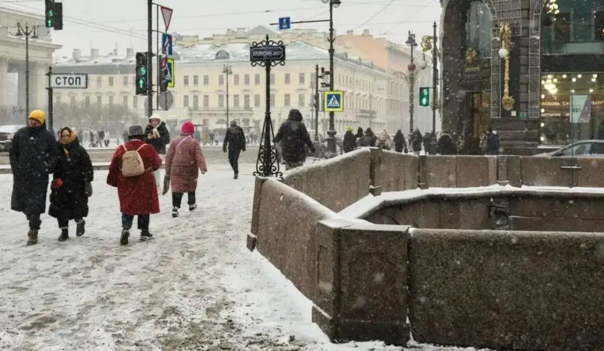 Последняя рабочая неделя уходящего года встретила петербуржцев легким морозцем