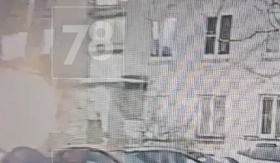 Появилось видео взрыва газа в жилом доме на Школьной улице Петербурга