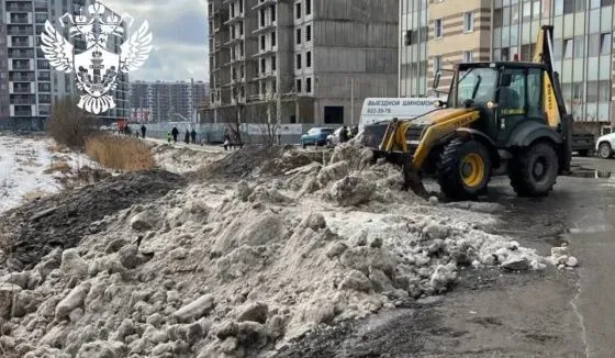 В Буграх проводят проверку по факту сбрасывания снега в дренажную канаву