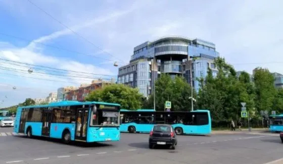 В Петербурге пришлось изменить три автобусных маршрута на три года
