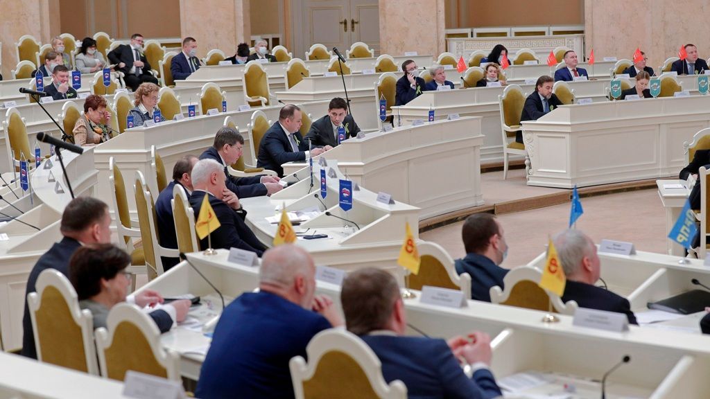 Питерские депутаты попросили Мурашко проверить цены на ПЦР-тесты