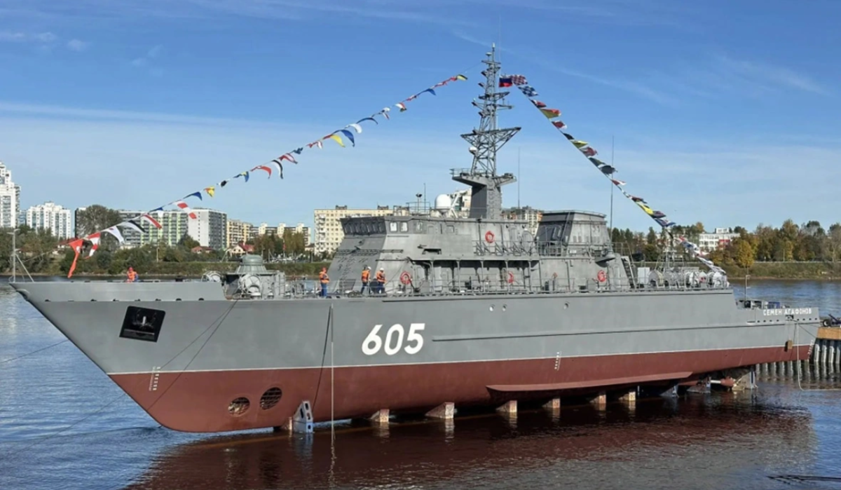 В Санкт-Петербурге спущен на воду новый морской тральщик "Семен Агафонов"