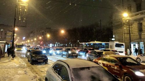 Петербургских водителей предупредили о повышенной опасности на дорогах