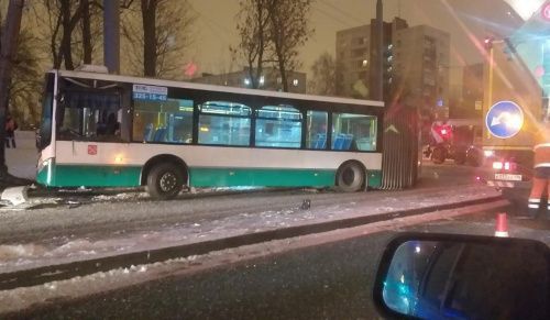 Петербуржцы сообщили о «пьяном» водителе автобуса, виноватом в ДТП