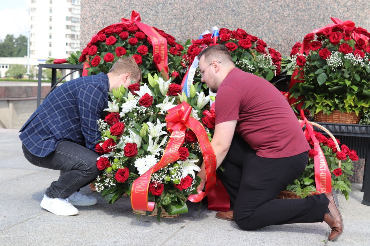Молодогвардейцы Петербурга почтили память участников Ленинградской битвы