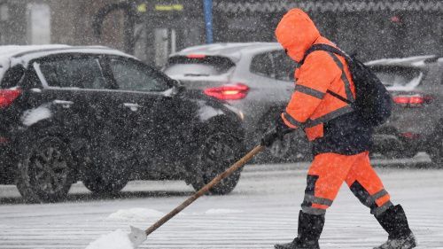 Эффективность провалившего уборку снега комитета в Смольном оценили в 94% 