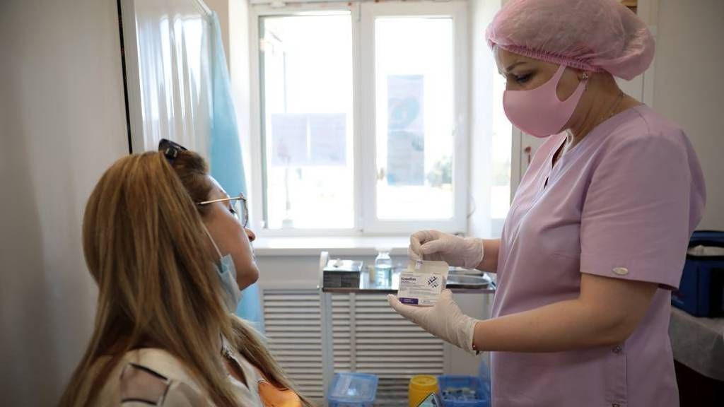 Власти Петербурга облюбовали дефицитную вакцину «КовиВак»