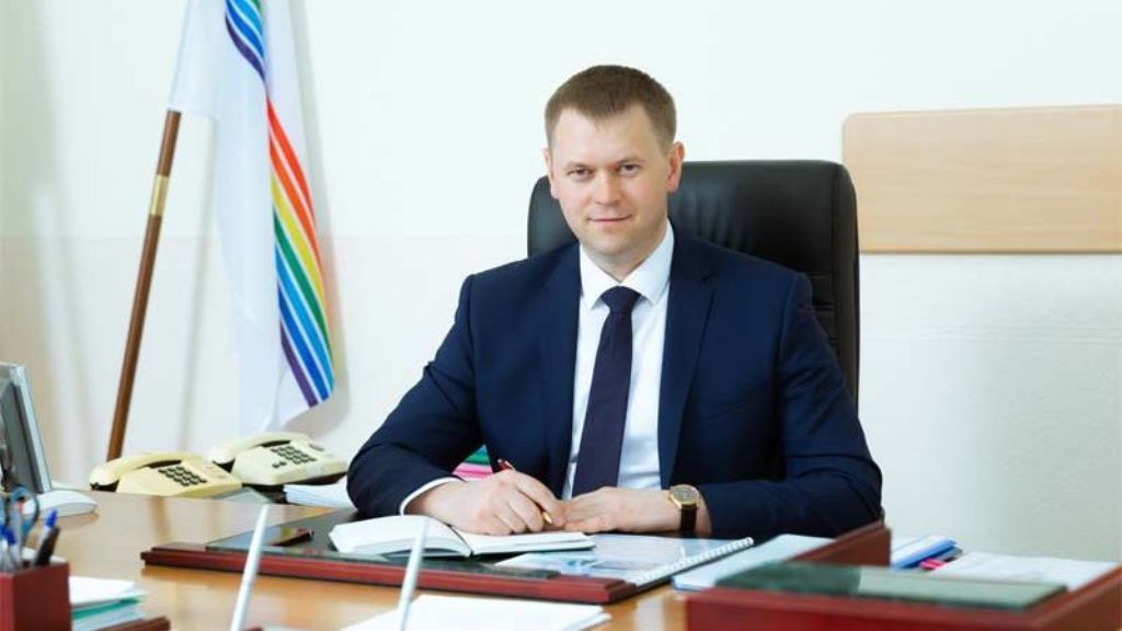 Мэр Биробиджана ушёл в отставку из-за неубранного города. Петербург пока терпит