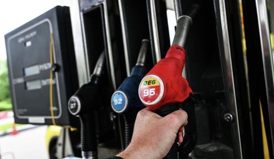 Причины роста цен на топливо раскрыли на Петербургской бирже