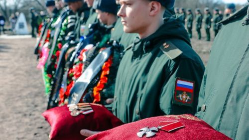 В Петербурге похоронили двух военных, погибших на Украине