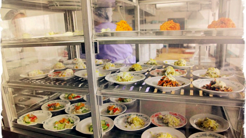 Родители учащихся в Колпино пожаловались на неполезную еду в буфете от «Артис-детское питание»