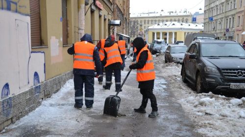Смольный дал обещание очистить Петербург от снега и наледи к понедельнику