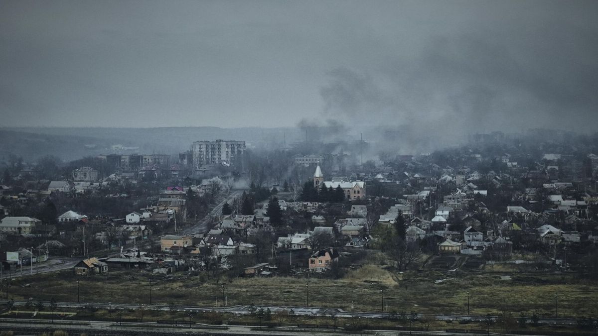 Бойцы ЧВК «Вагнер» получили памятные медали «Бахмутская мясорубка» за освобождение Артемовска