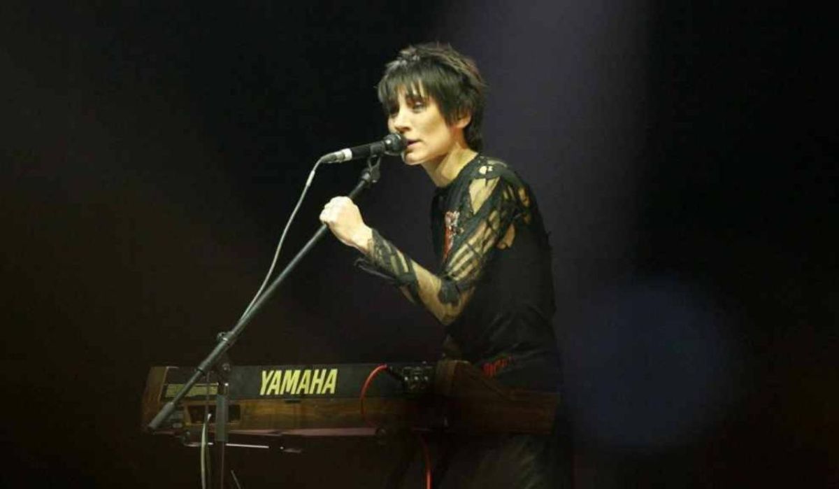 Судебные приставы возбудили дело в отношении певицы Земфиры*