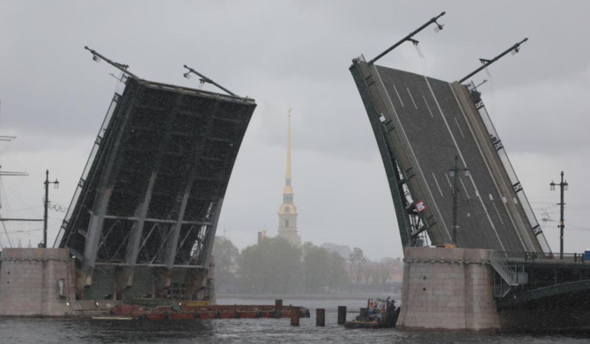 В Санкт-Петербурге отказались разводить мосты