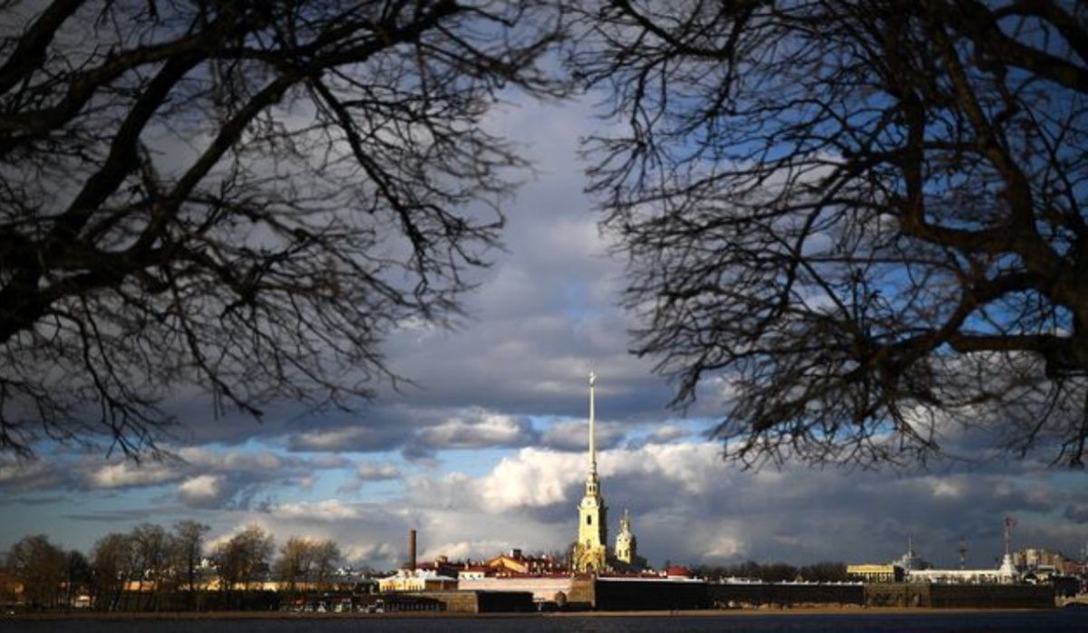 Коммунальщики Петербурга случайно заперли посетителей в Никольском саду