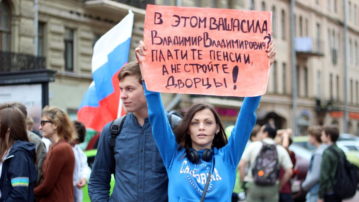 В Петербурге составлены протоколы на 100 митингующих "навальнистов"