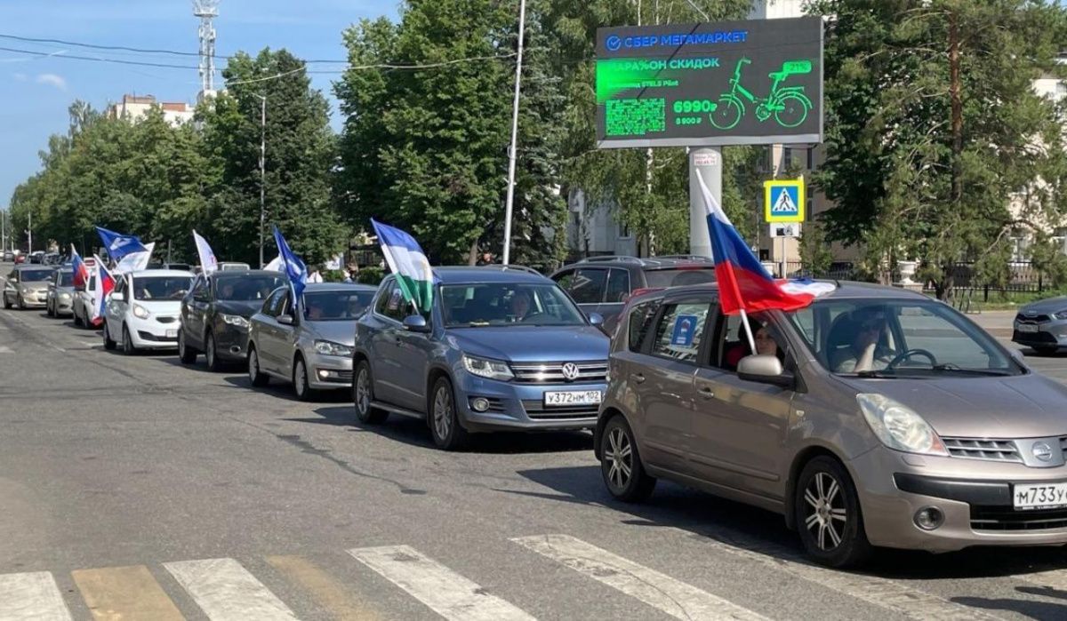 Молодогвардейцы присоединились к автопробегу в поддержку военнослужащих