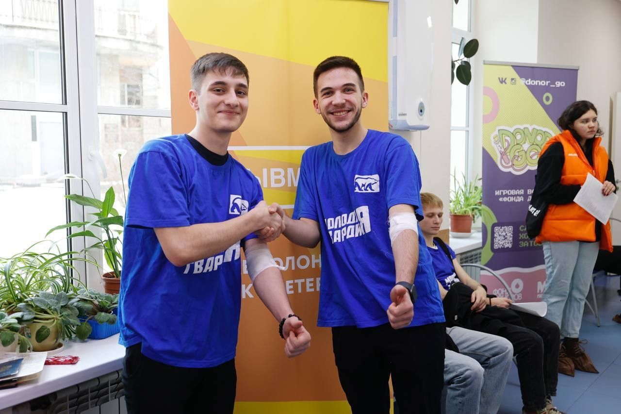 Активисты «Молодой Гвардии» и волонтёры #МыВместе сдали 10 литров донорской крови