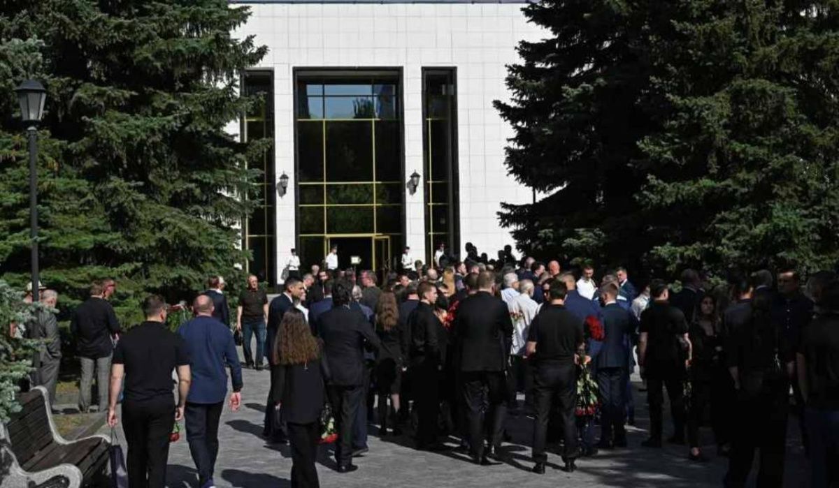 В Петербурге начались похороны Старовойта