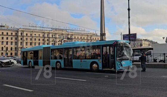 В Петербурге девять человек пострадали в ДТП с участием автобуса