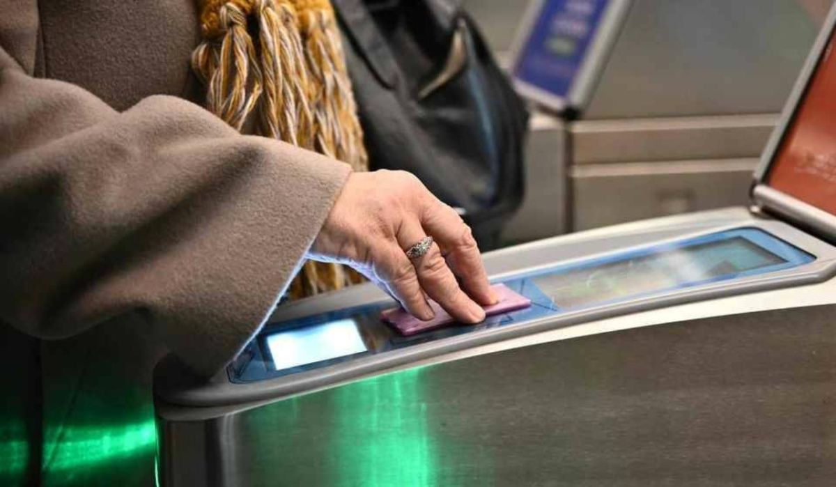 Проезд в транспорте Петербурга будет бесплатным для ветеранов и блокадников 22 июня