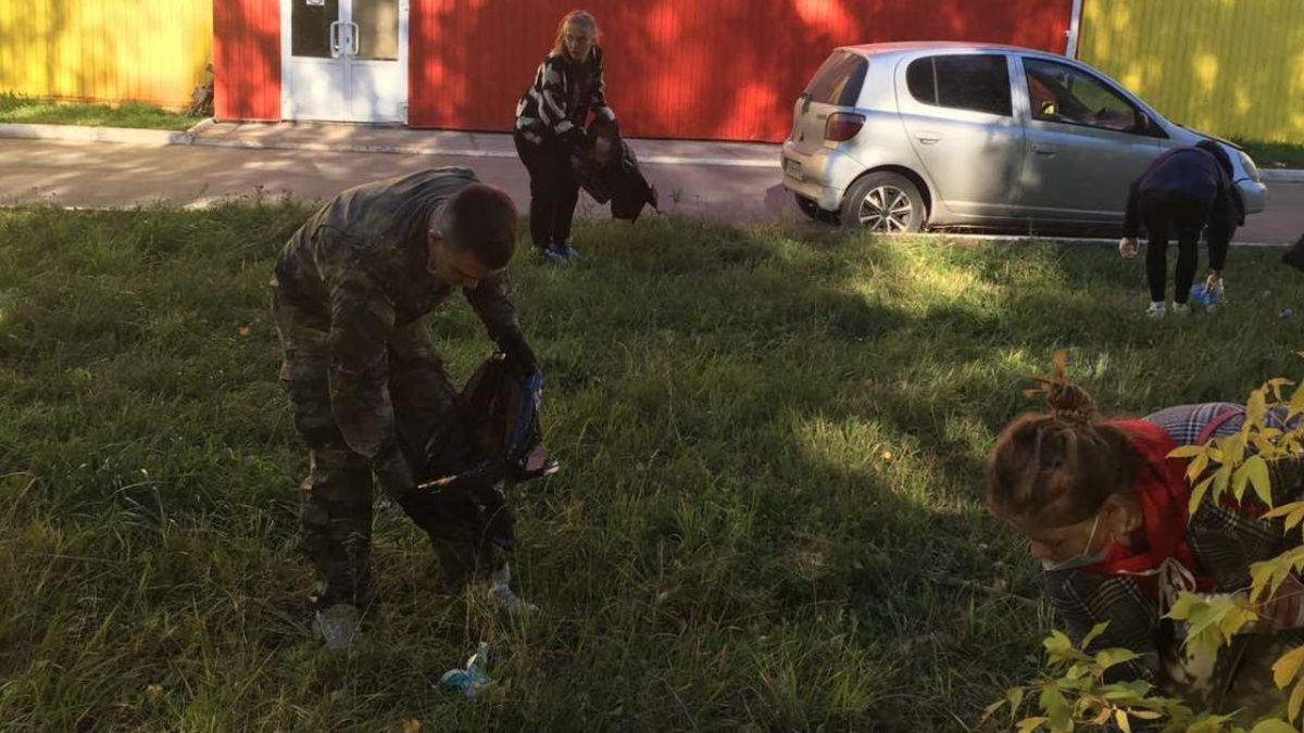 Полицейские и студенты Чайковского приняли участие в субботнике