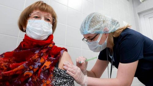 Пожилые петербуржцы начнут получать выплаты за вакцинацию только в 2022 году
