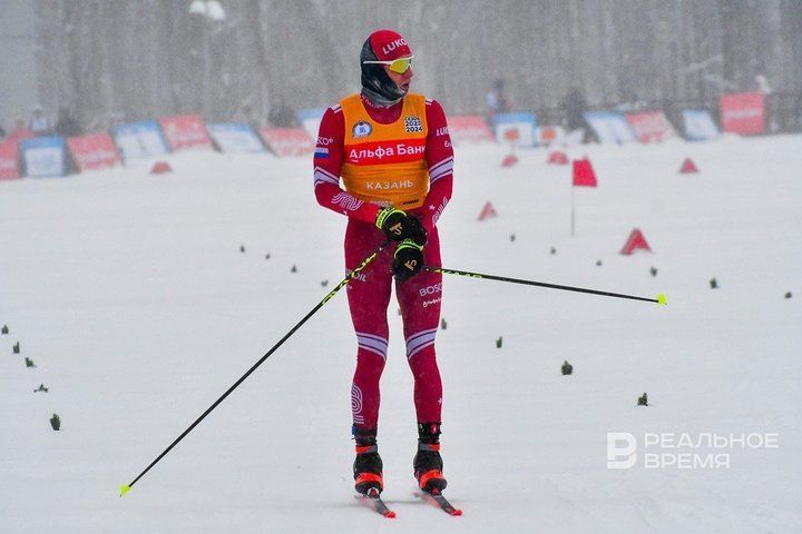 Большунов завоевал золото в скиатлоне на чемпионате России по лыжным гонкам