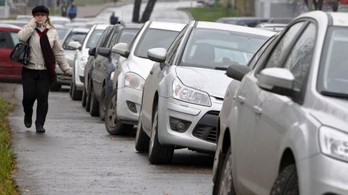В Петербурге начали штрафовать за нарушение правил парковки во дворах