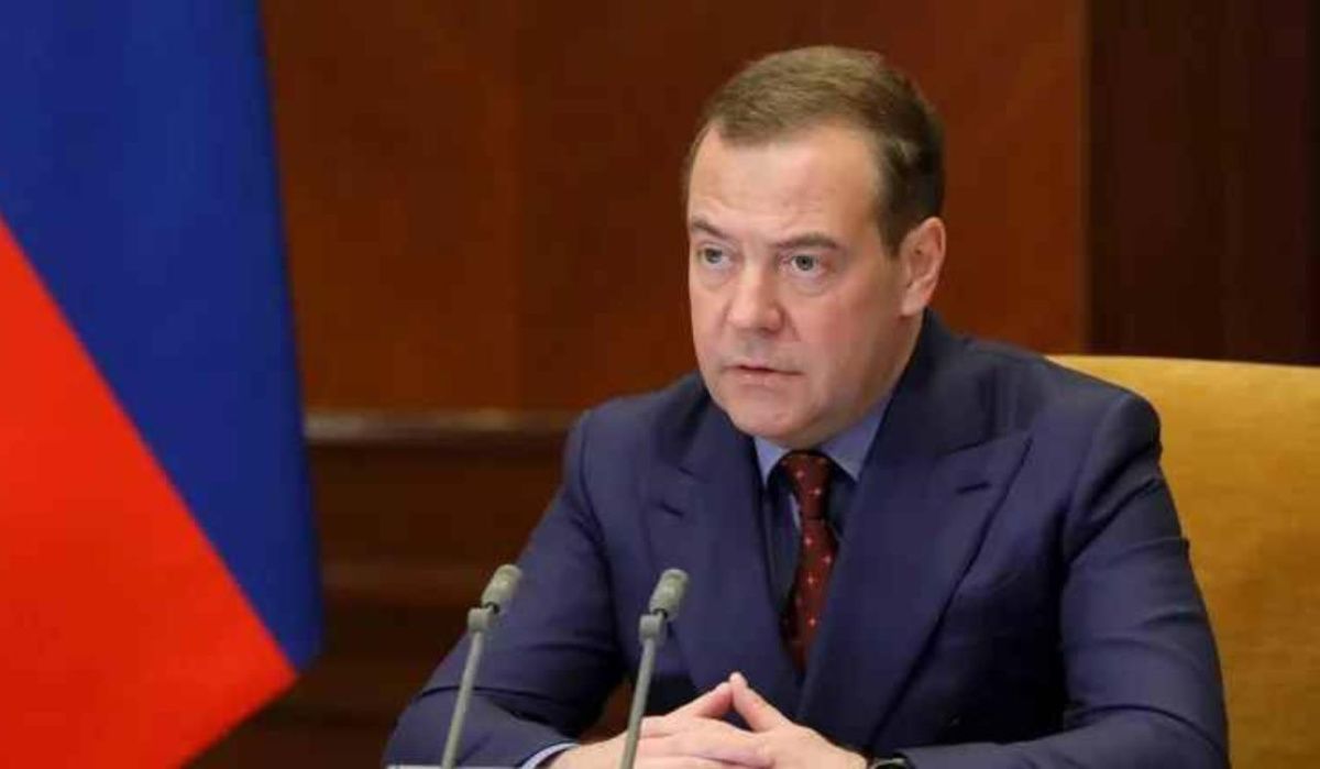 &quot;Так вот чего вы хотели?&quot;: Медведев показал атаку новой российской ракеты &quot;Орешник&quot; по &quot;Южмашу&quot;