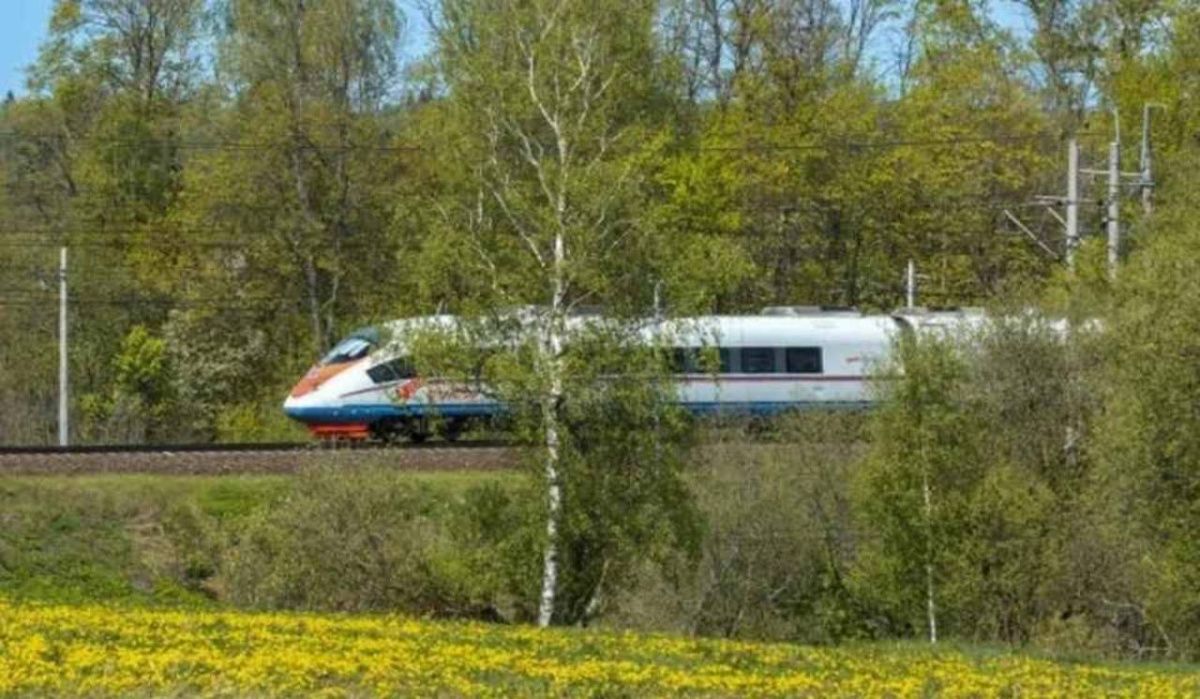 Перед 1 сентября между Москвой и Петербургом начнут курсировать сдвоенные «Сапсаны»