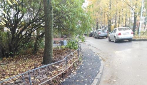 Петербуржцам не понравилось качество ремонта тротуара в Кировском районе