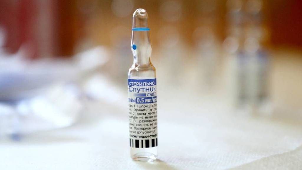 В Петербург доставят большую партию вакцины «Спутник Лайт»