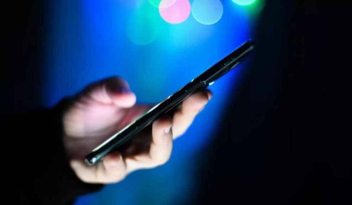 Полиция Петербурга предупреждает о новых мошеннических схемах в WhatsApp*