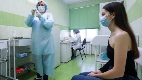 Ситуацию с коронавирусом в Петербурге назвали сложной