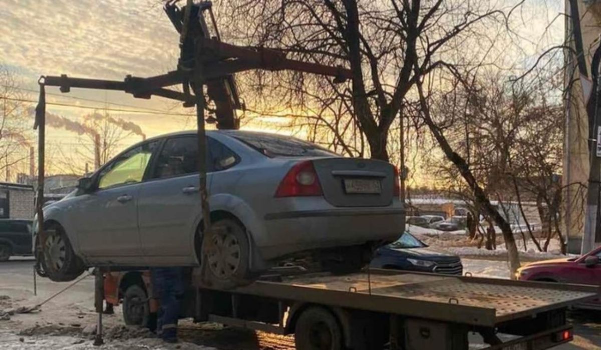 В Нижнем Новгороде расчищать дороги помогают эвакуаторы