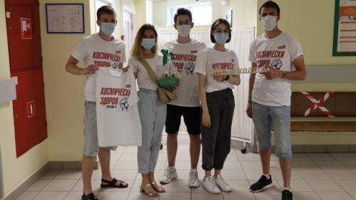 «Прививайся!»: молодогвардейцы Петербурга дают подарки за прививку