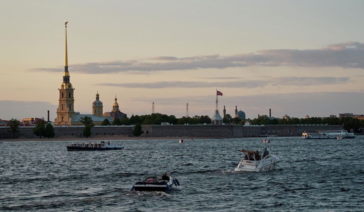 В Петербурге туристам начнут выдавать бумажные карты из-за проблем со связью