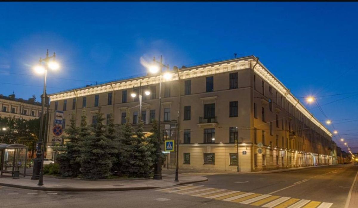 В Санкт-Петербурге восстановили вечернее световое оформление фасада здания казарм Конногвардейского полка