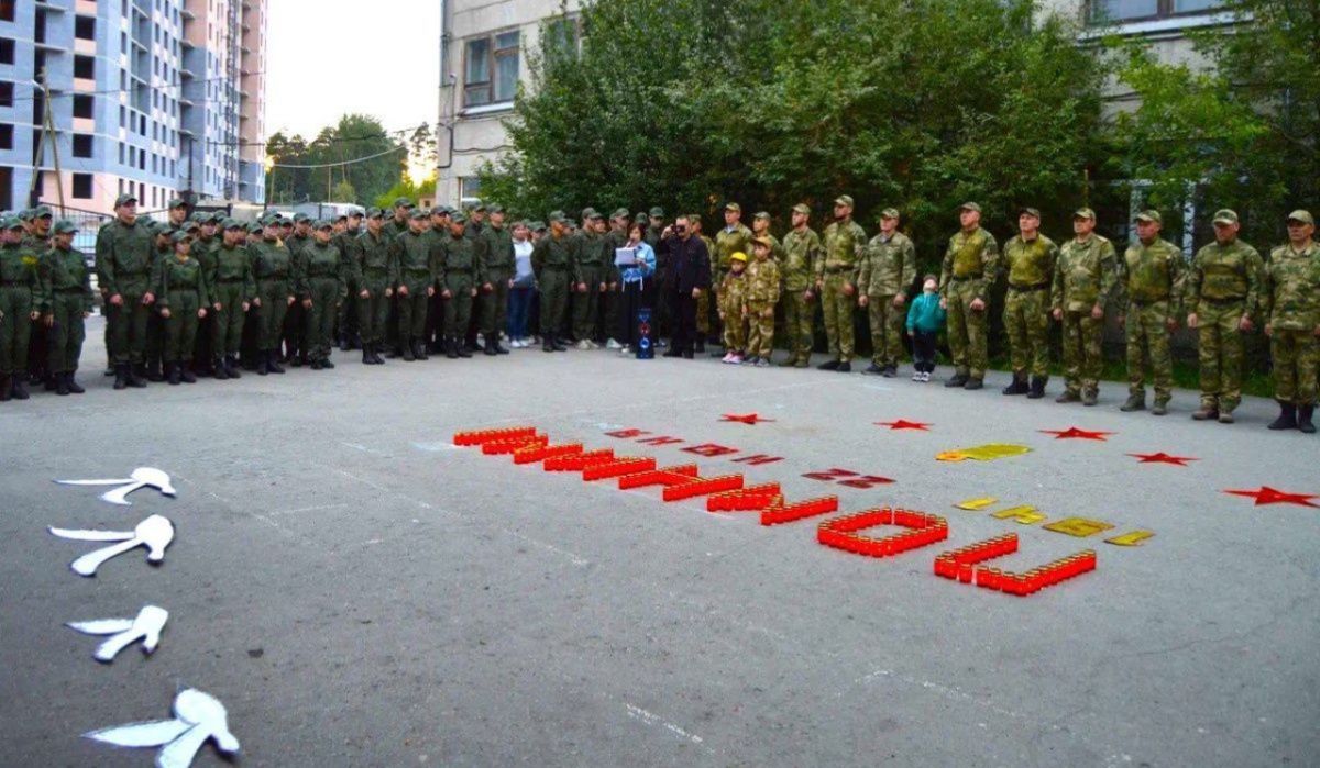 Никто не забыт: курсанты военно-патриотических сборов «Время героев» приняли участие в акции «Свеча памяти»