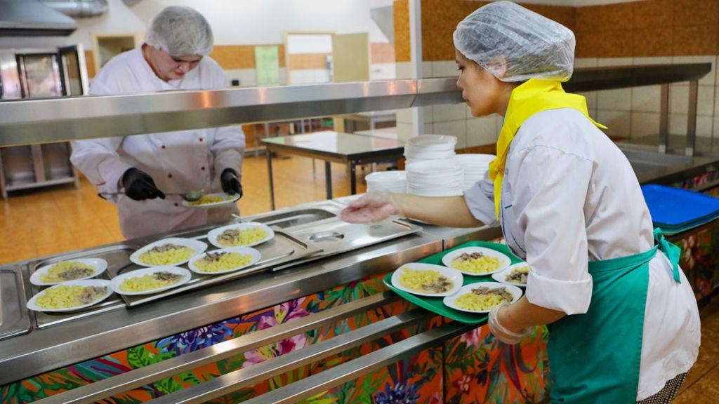 Демпинг и картельные сговоры названы главными проблемами рынка школьного питания Петербурга