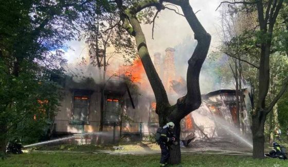Полиция задержала мужчину, спалившего дотла Дом Ропса на Петровской косе