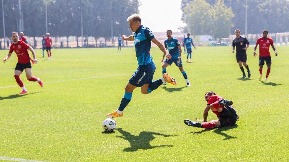 Четыре безответных мяча забросили футболисты «Зенита» в ворота «Арарата»