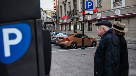 В Петербурге платную парковку можно теперь оплатить через СБП, сэкономив 5% от почасовой стоимости