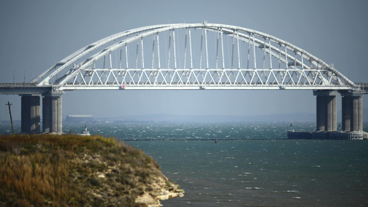 На Крымский мост вернули автобусы